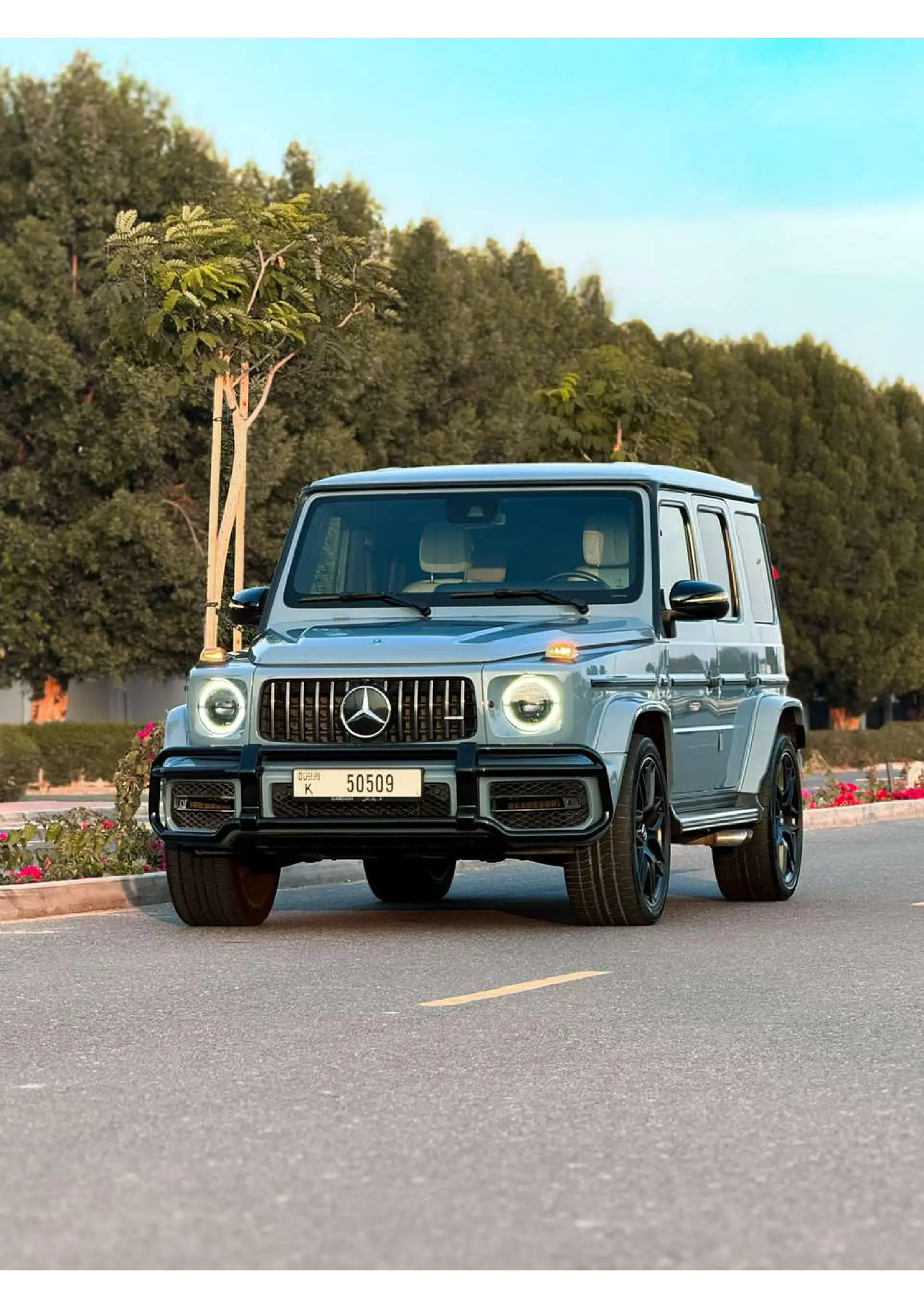 مرسيدس AMG G63 زرقاء على Rentop