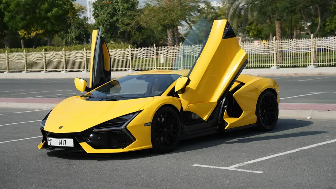 Lamborghini Revuelto van Rentop