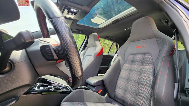 VOLKSWAGEN GOLF GTI 2024 Rental Dubai - View 4