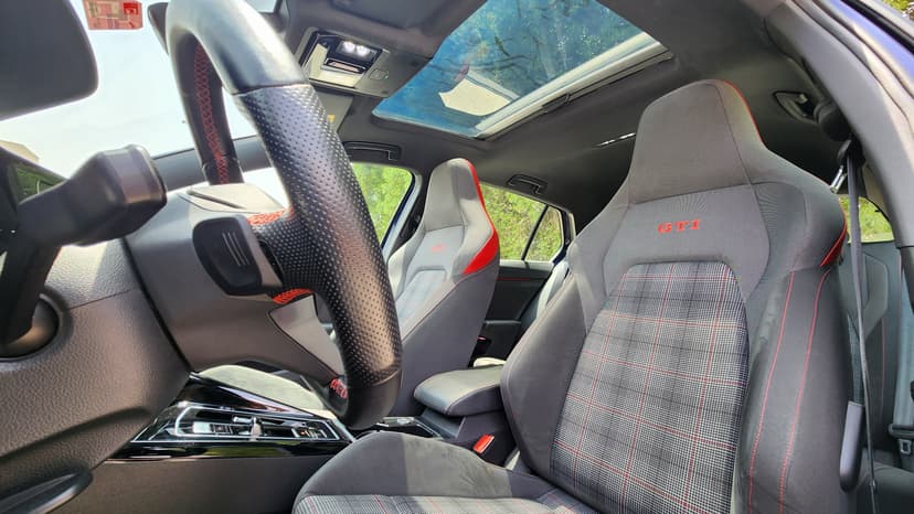 VOLKSWAGEN GOLF GTI 2024 Rental Dubai - View 4