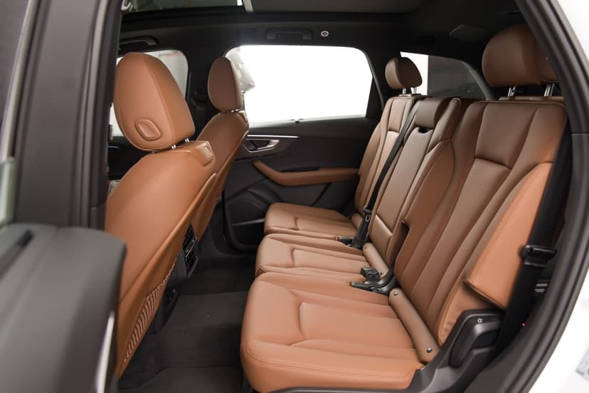 Audi Q7 2023 Rental Dubai - View 5