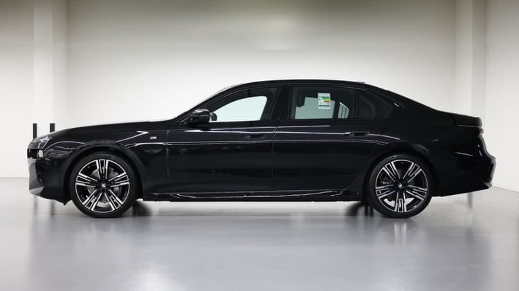 BMW 735i 2023 Rental Dubai - View 4