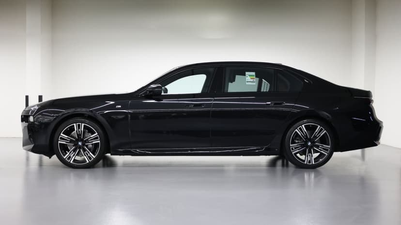 BMW 735i 2023 Rental Dubai - View 4