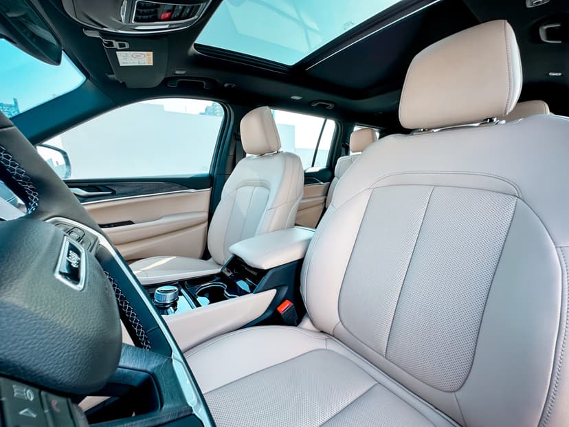 JEEP GRAND CHEROKEE 2024 Rental Dubai - View 13