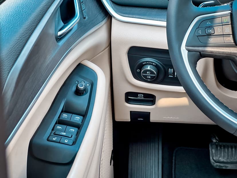 JEEP GRAND CHEROKEE 2024 Rental Dubai - View 19