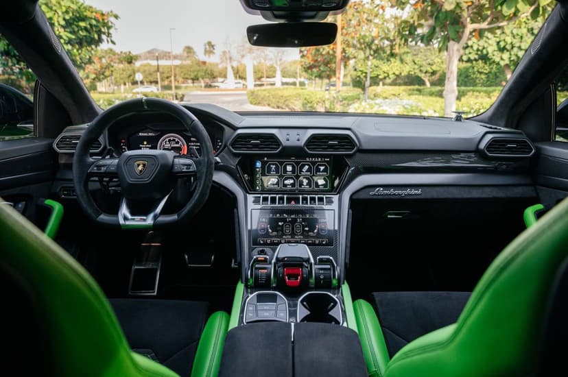LAMBORGHINI URUS 2021 Rental Dubai - View 6