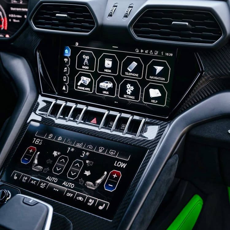 LAMBORGHINI URUS 2021 Rental Dubai - View 3