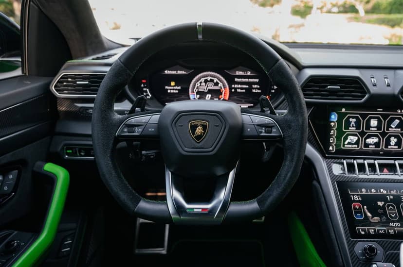 LAMBORGHINI URUS 2021 Rental Dubai - View 4
