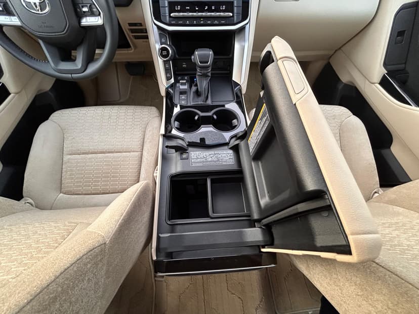 LAND CRUISER 2024 Rental Dubai - View 9