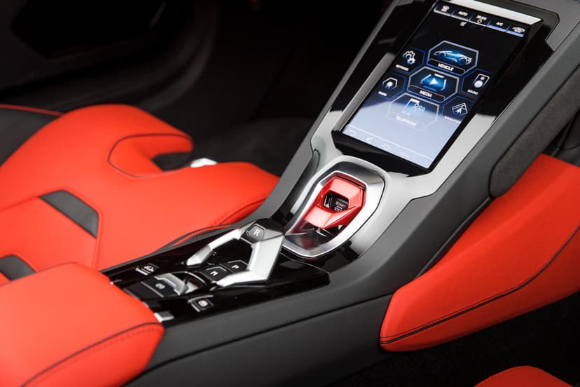Lamborghini Hurucan Evo Spyder 2022 Rental Dubai - View 8