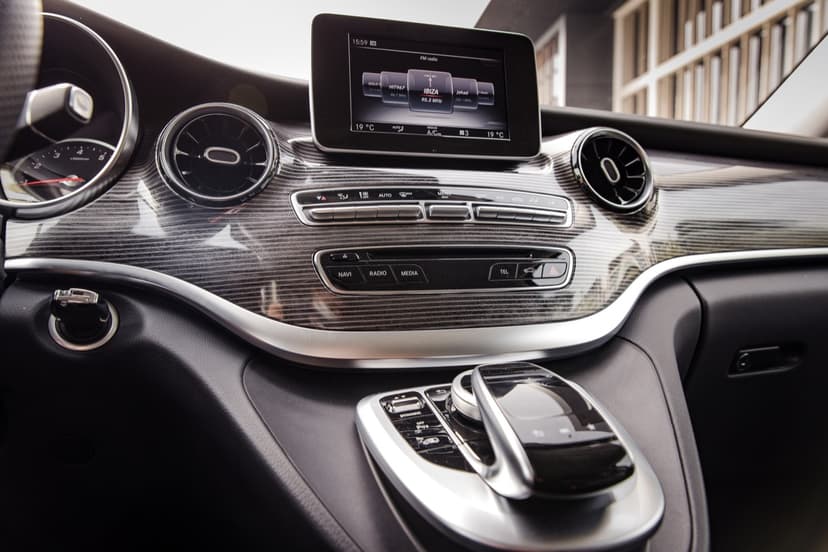 Mercedes Benz Viano 2021 Rental Dubai - View 8