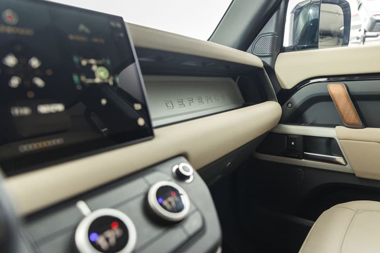 Range Rover Defender 2023 Rental Dubai - View 2