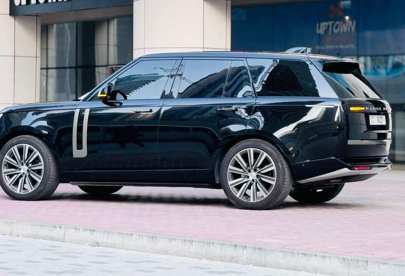 Luxury Range Rover Vogue 2024 Rental Dubai - View 3