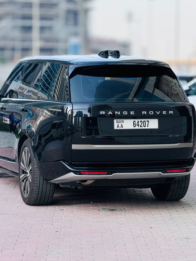 Luxury Range Rover Vogue 2024 Rental Dubai - View 2