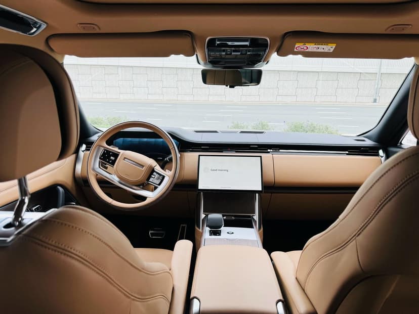Luxury Range Rover Vogue 2024 Rental Dubai - View 4