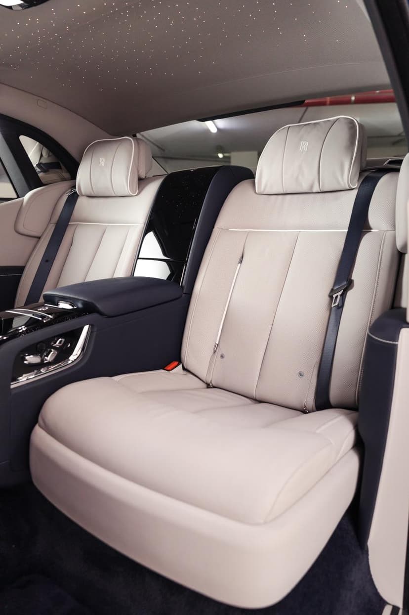 Rolls Royce Phantom 2023 Rental Dubai - View 12