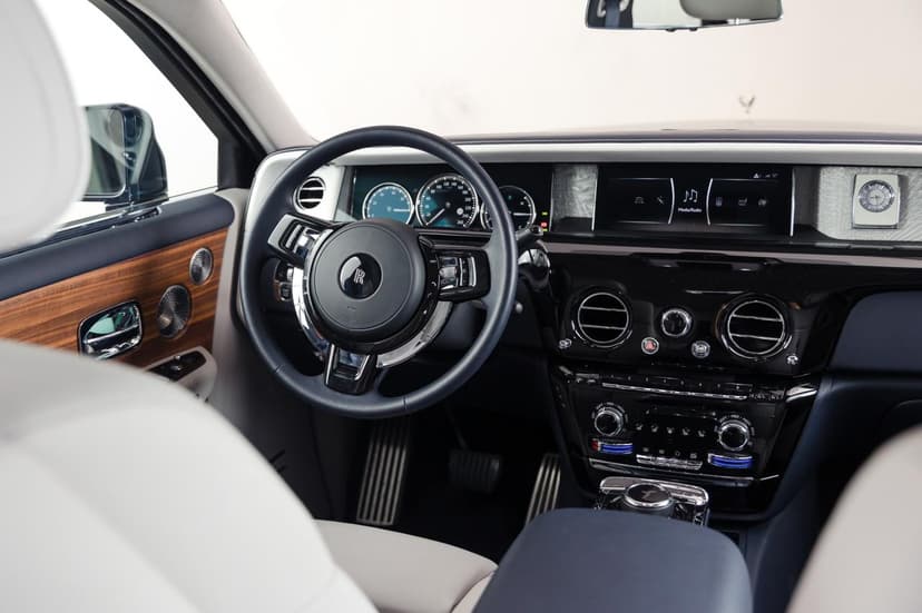Rolls Royce Phantom 2023 Rental Dubai - View 4