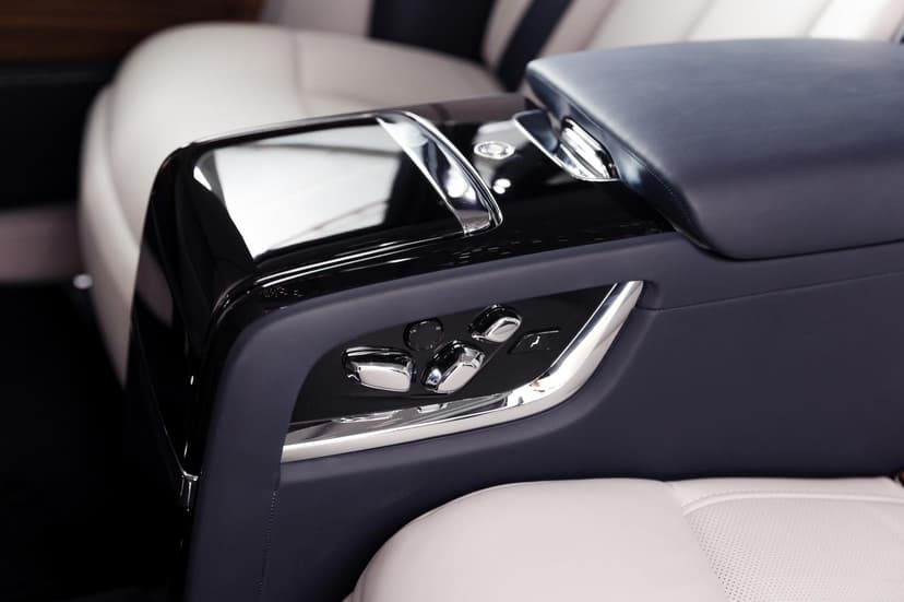 Rolls Royce Phantom 2023 Rental Dubai - View 8