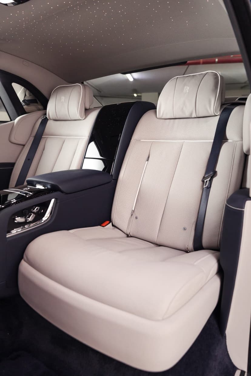 Rolls Royce Phantom 2023 Rental Dubai - View 5