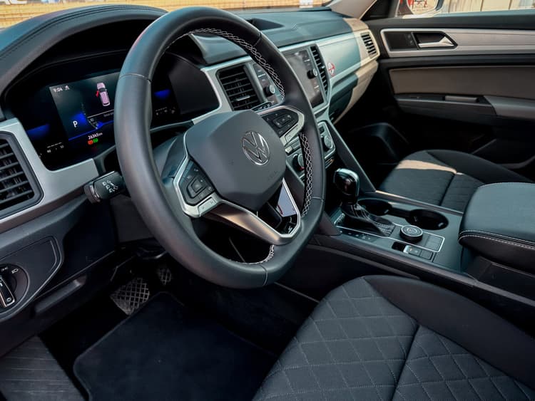 VOLKSWAGEN TERAMONT 2022 Rental Dubai - View 3
