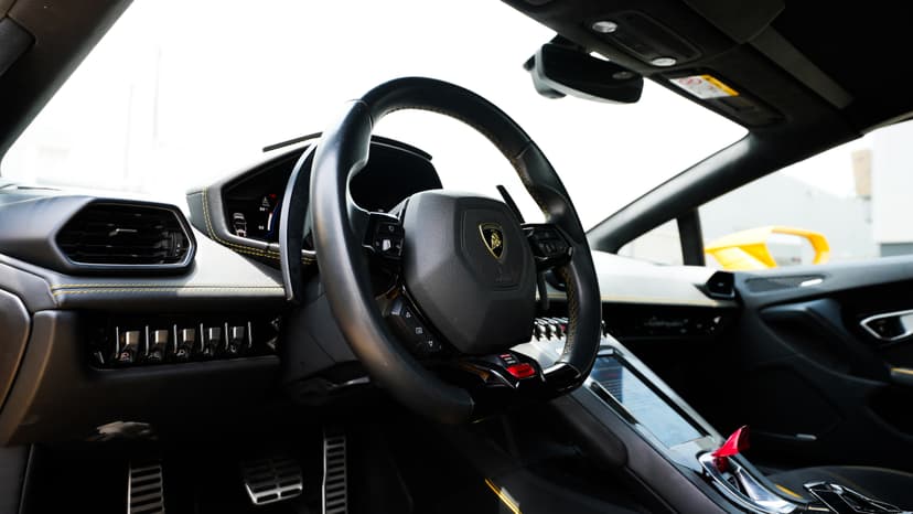 Rent LAMBORGHINI HURACAN Evo Spyder in UAE