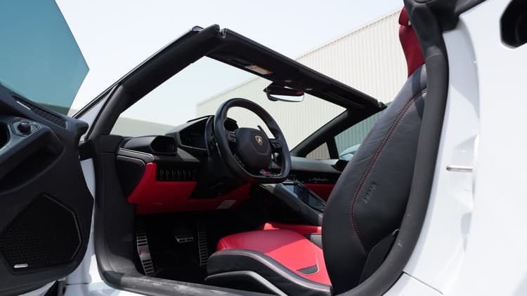 Rent LAMBORGHI HURACAN (2022) in UAE