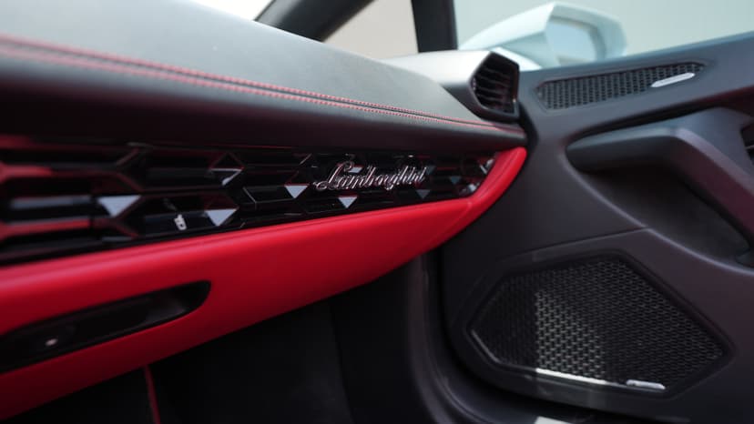 Rent LAMBORGHI HURACAN (2022) in UAE