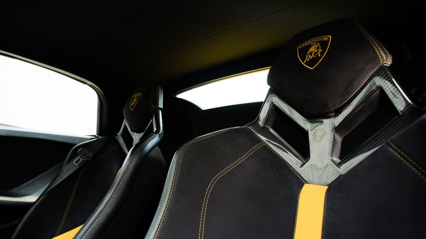 Rent LAMBORGHINI HURACAN Evo Spyder in UAE