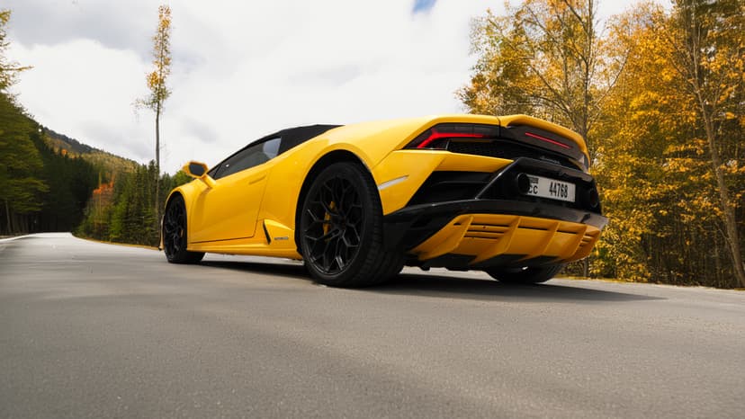 Rent LAMBORGHINI HURACAN Evo Spyder in UAE