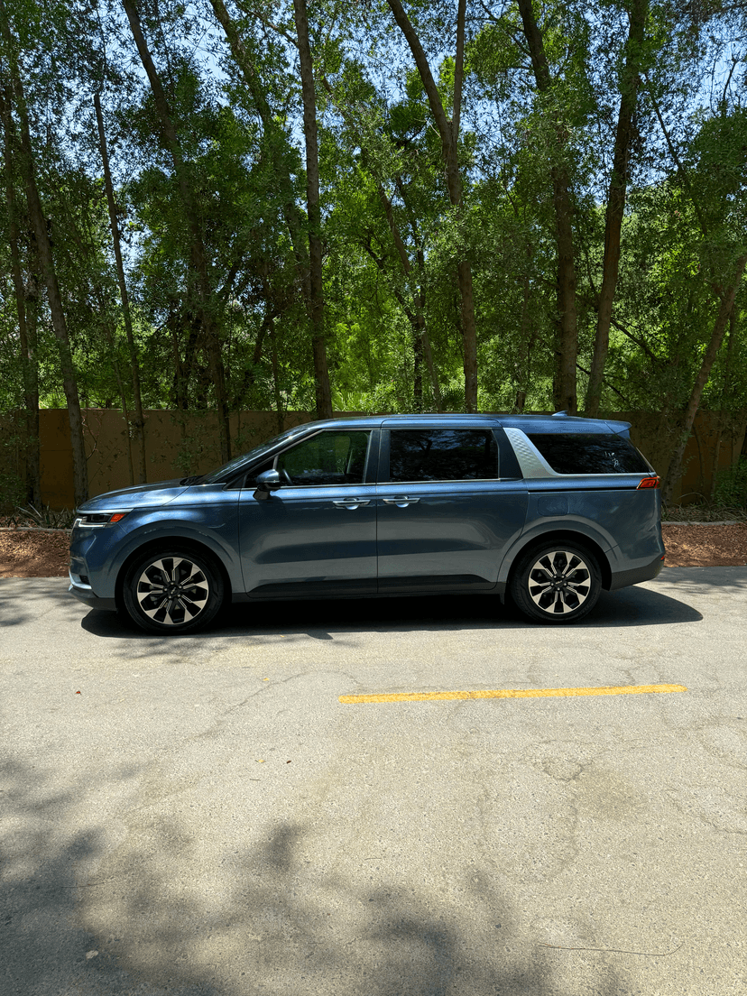 KIA Carnival 2024 Rental Dubai - View 4