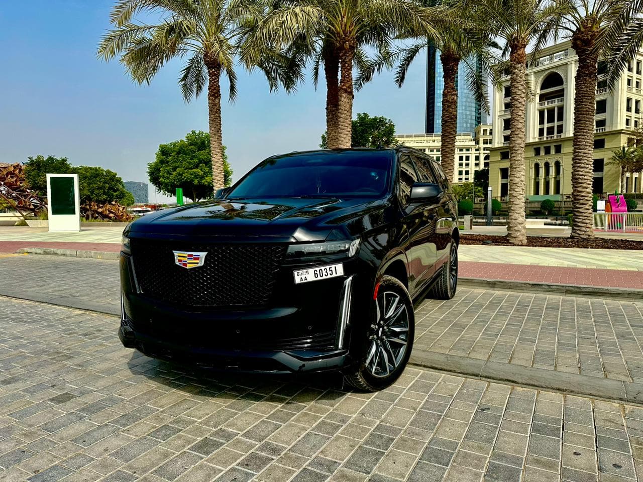 تأجير Cadillac Escalade 2024 في دبي - المنظر الأمامي