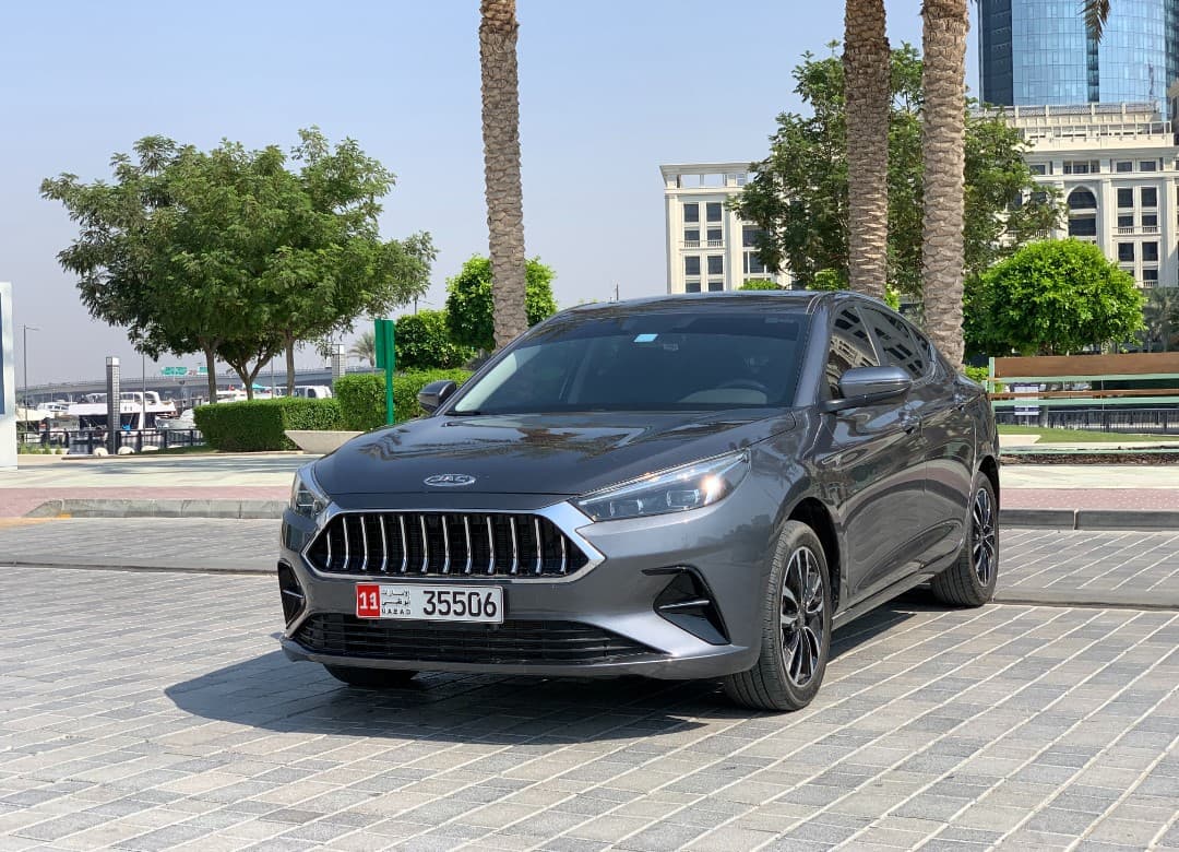 JAC J7 2026 mieten in Dubai - Frontansicht