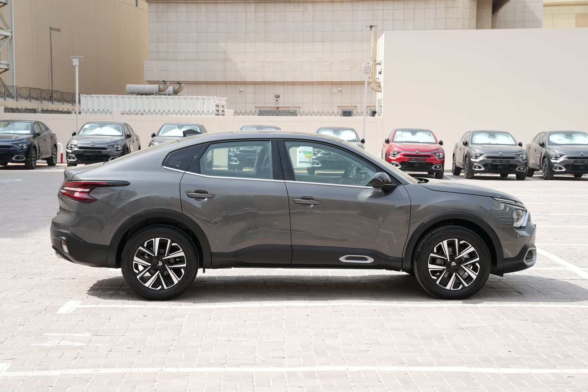 Citroen C4 X 2025 huren Dubai - Detailweergave