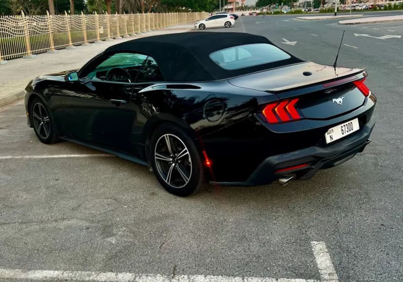 FORD MUSTANG CABRIOLET 2025 Rental Dubai - View 5