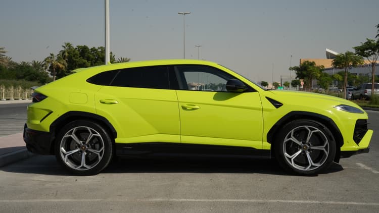 Lamborghini Urus SE 2025 Rental Dubai - View 4