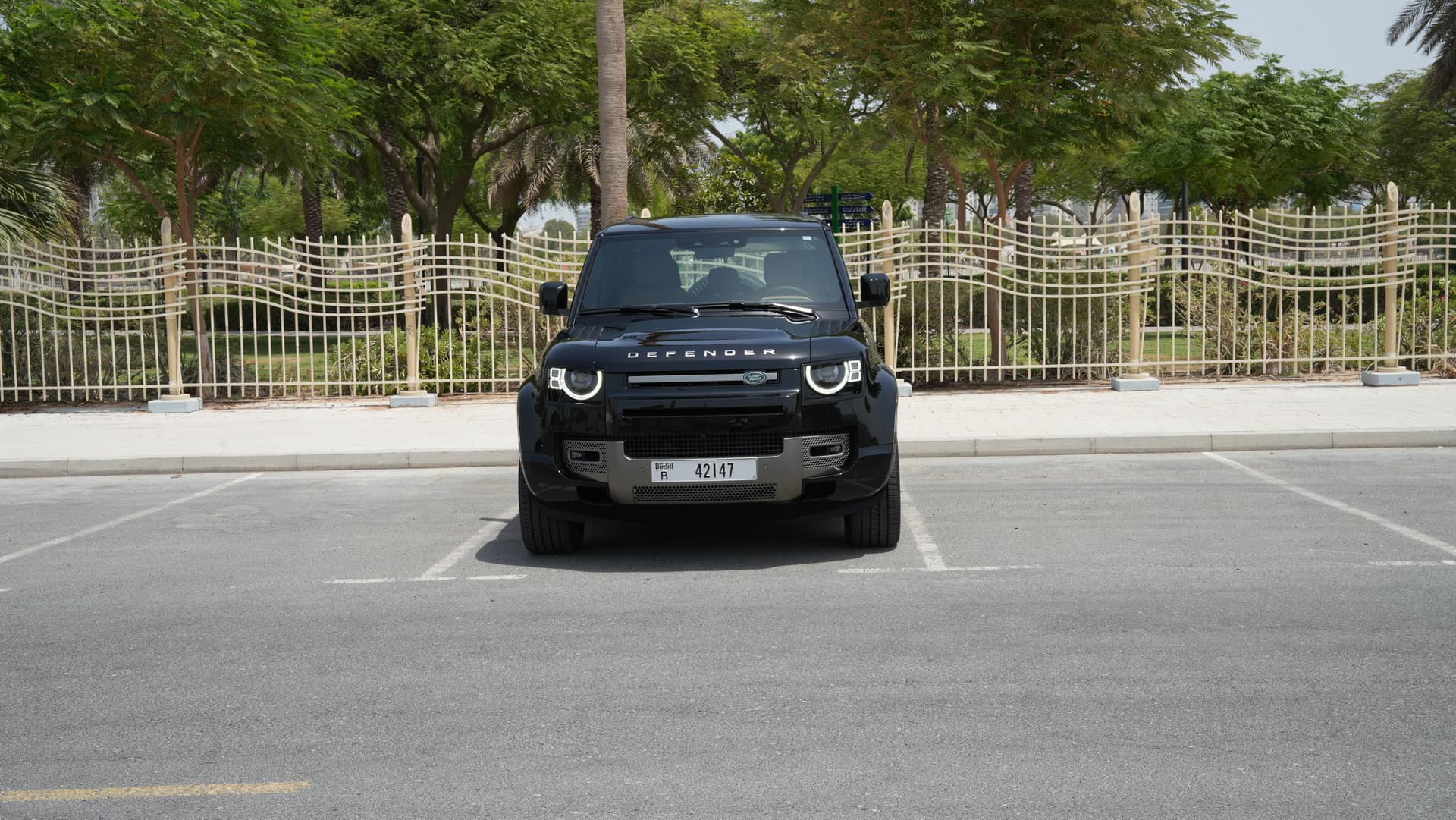 Land Rover Defender 2025 huren Dubai - Detailweergave