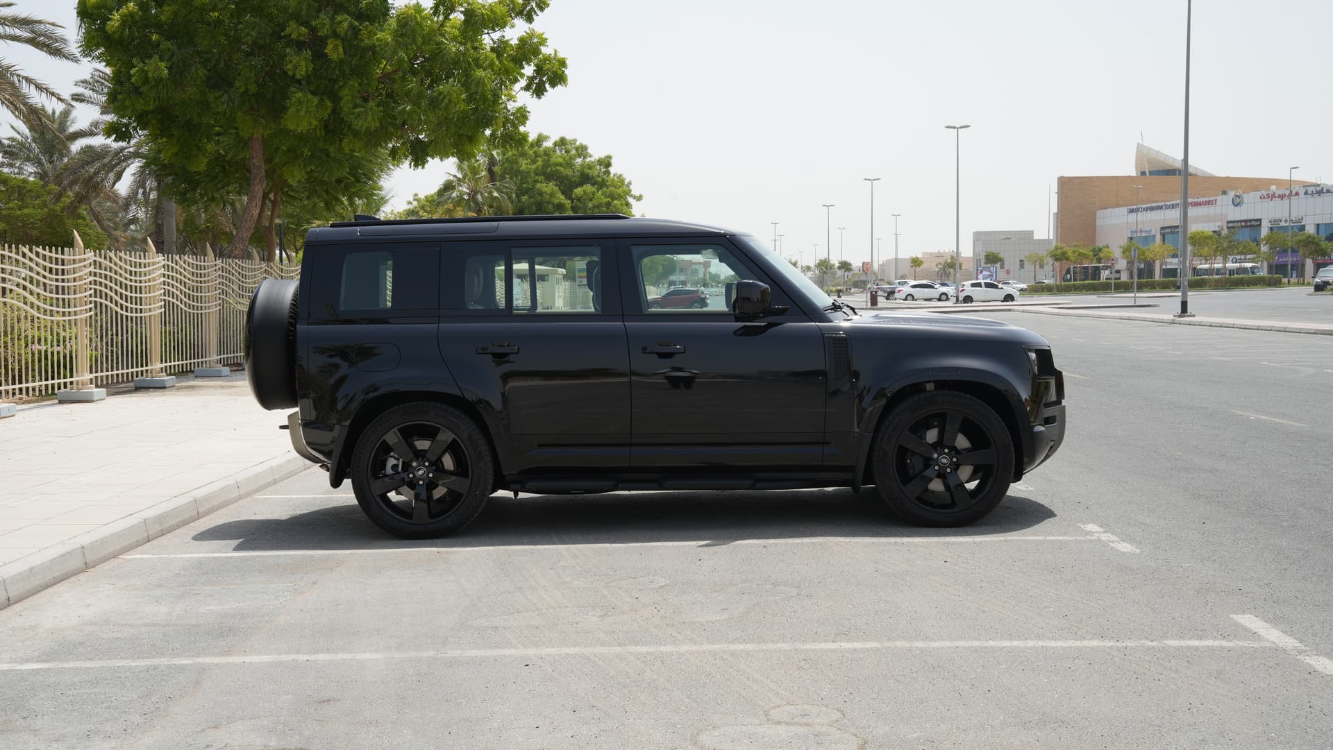 Land Rover Defender 2025 huren Dubai - Detailweergave
