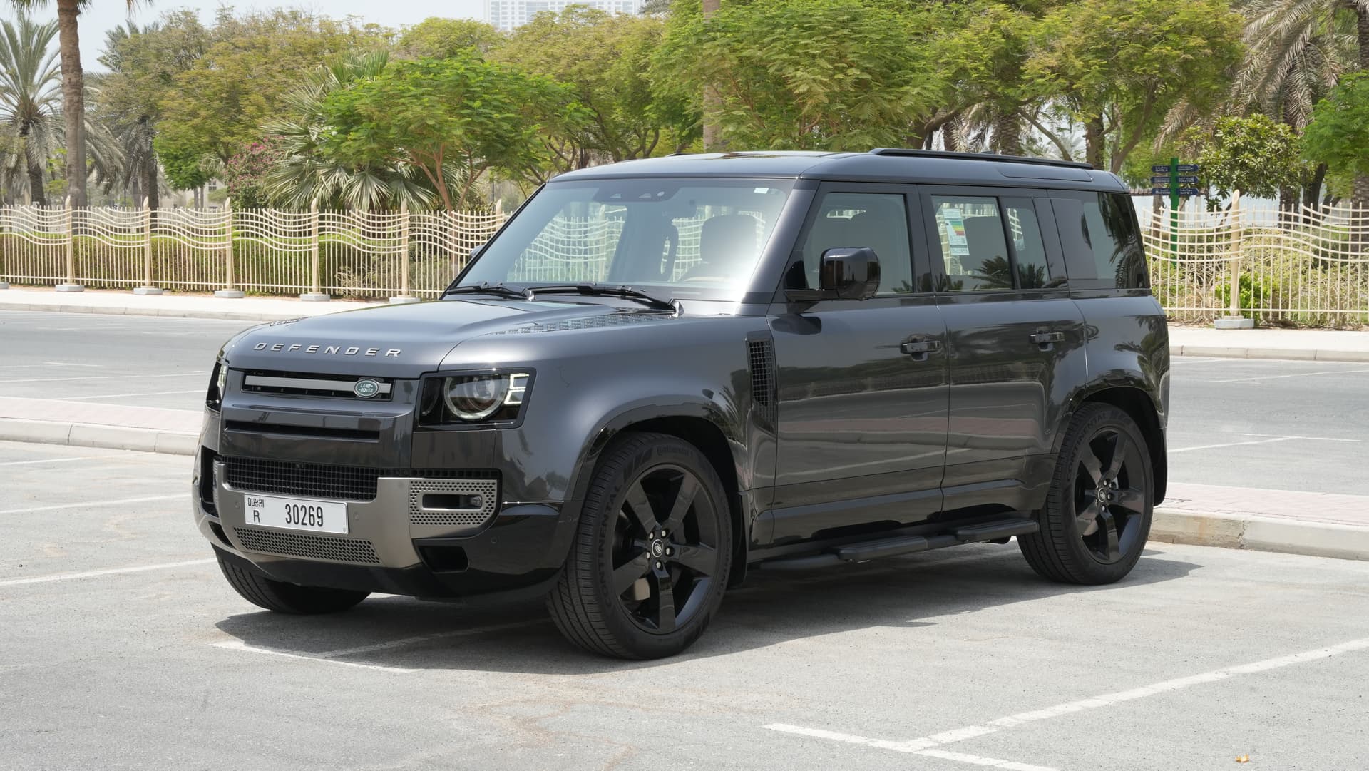 Land Rover Defender 2025 huren Dubai - Detailweergave