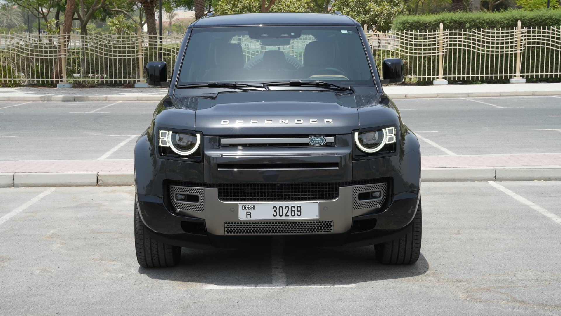Land Rover Defender 2025 huren Dubai - Detailweergave