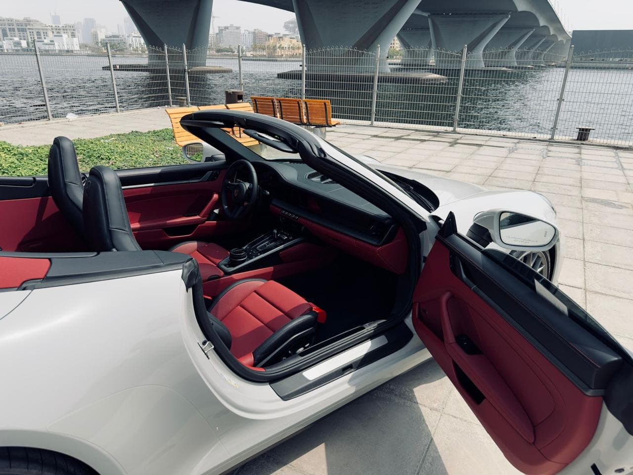 PORSCHE 911 CARRERA 4S 2025 huren Dubai - Detailweergave