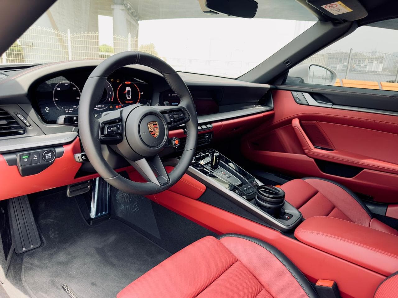 PORSCHE 911 CARRERA 4S 2025 huren Dubai - Detailweergave
