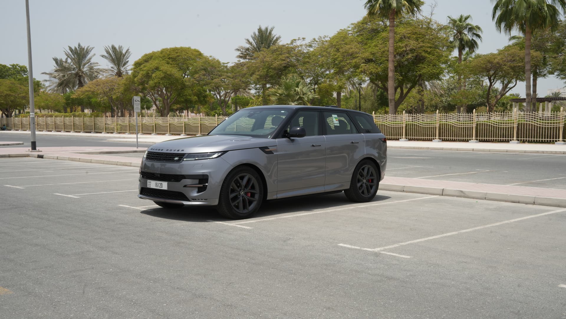 Land Rover Range Rover Sport SV 2025 huren Dubai - Detailweergave