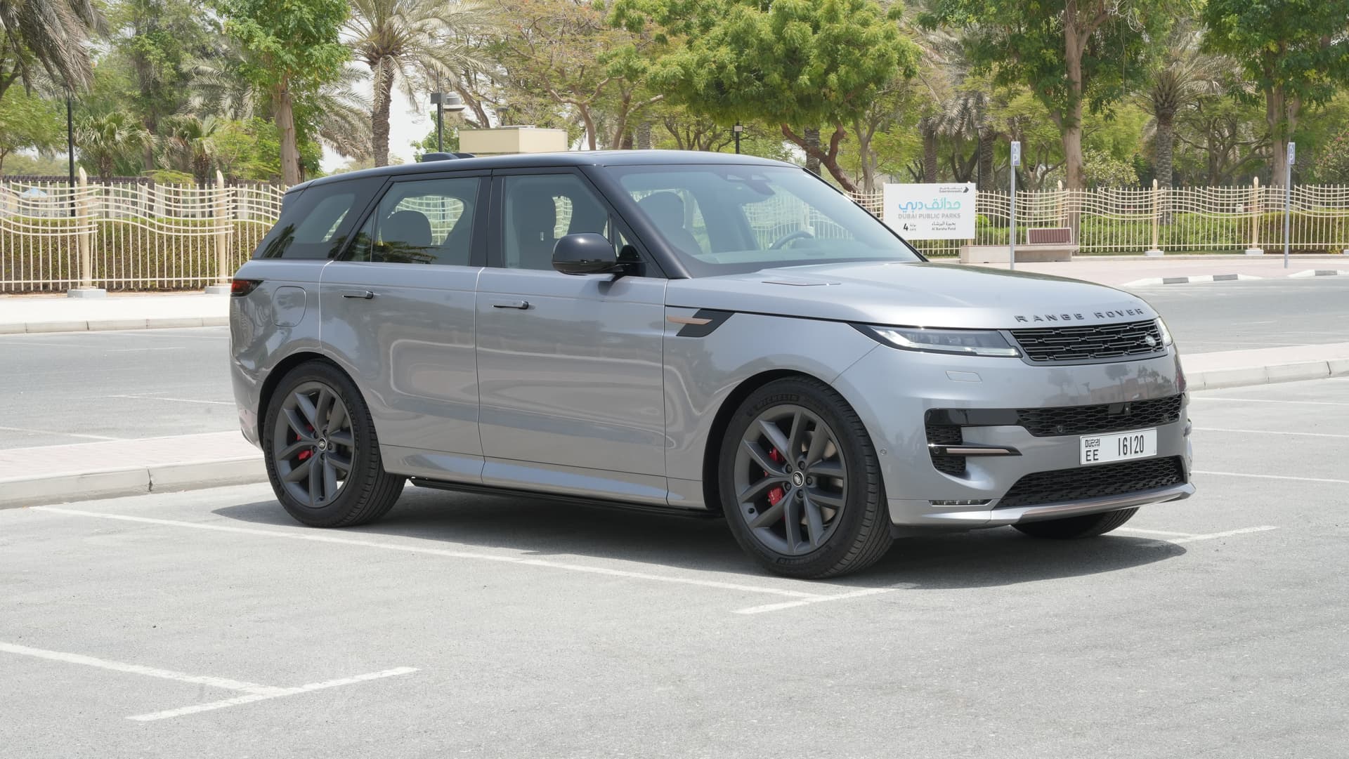 Land Rover Range Rover Sport SV 2025 huren Dubai - Detailweergave