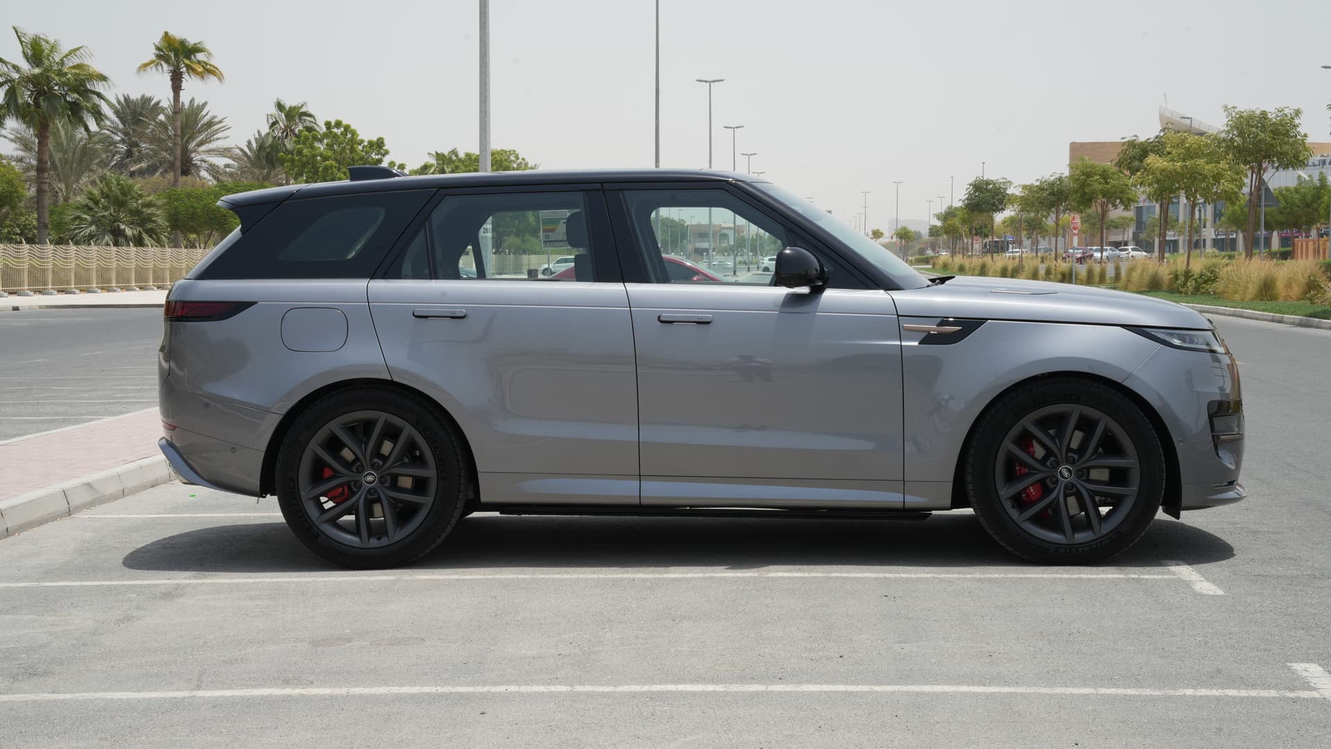 Land Rover Range Rover Sport SV 2025 huren Dubai - Detailweergave