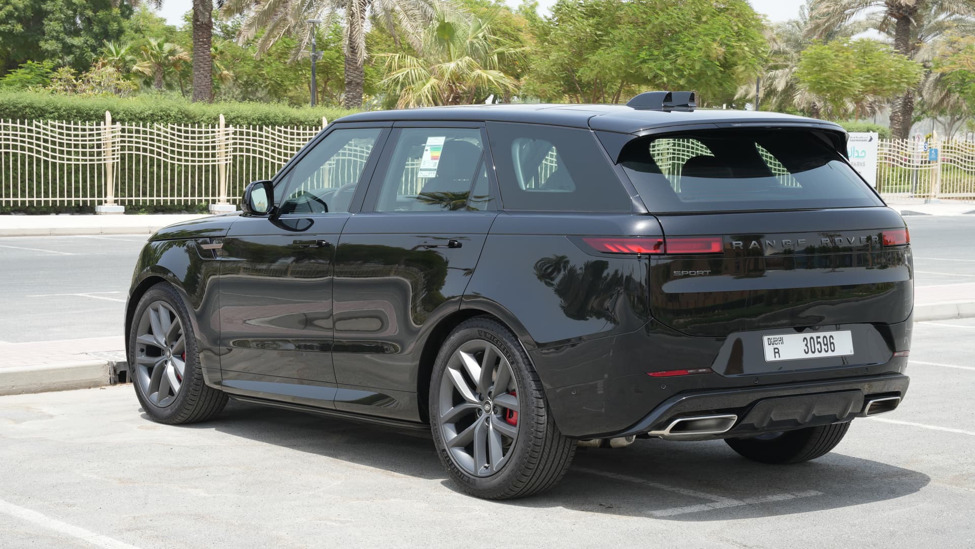 Land Rover Range Rover Sport SV 2025 huren Dubai - Detailweergave