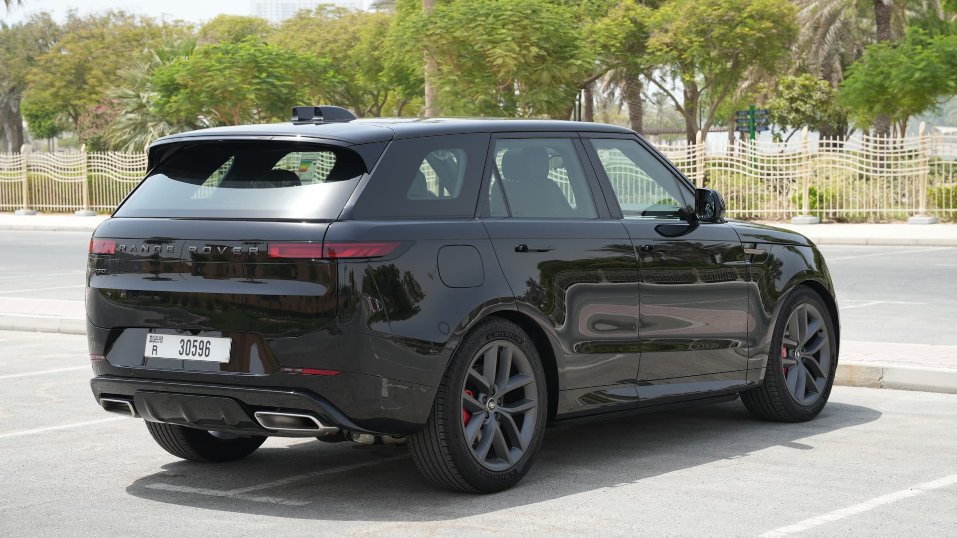 Land Rover Range Rover Sport SV 2025 huren Dubai - Detailweergave
