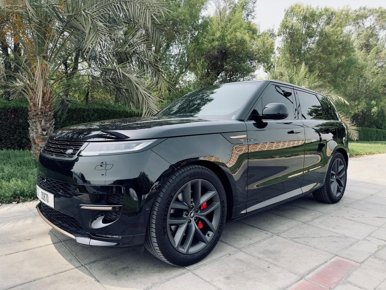 LAND ROVER RANGE ROVER SPORT Rental Dubai - Front View