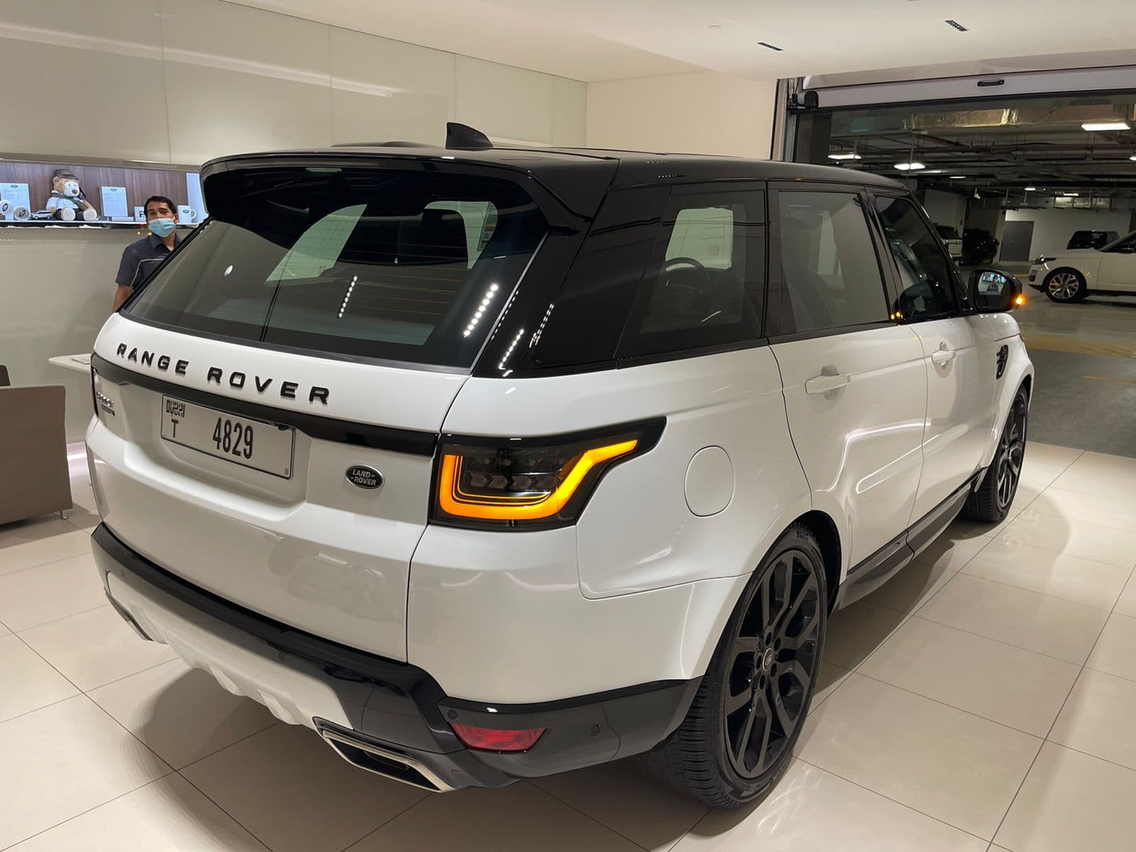 Land Rover Range Rover Sport HSE Black 2022 huren Dubai - Detailweergave