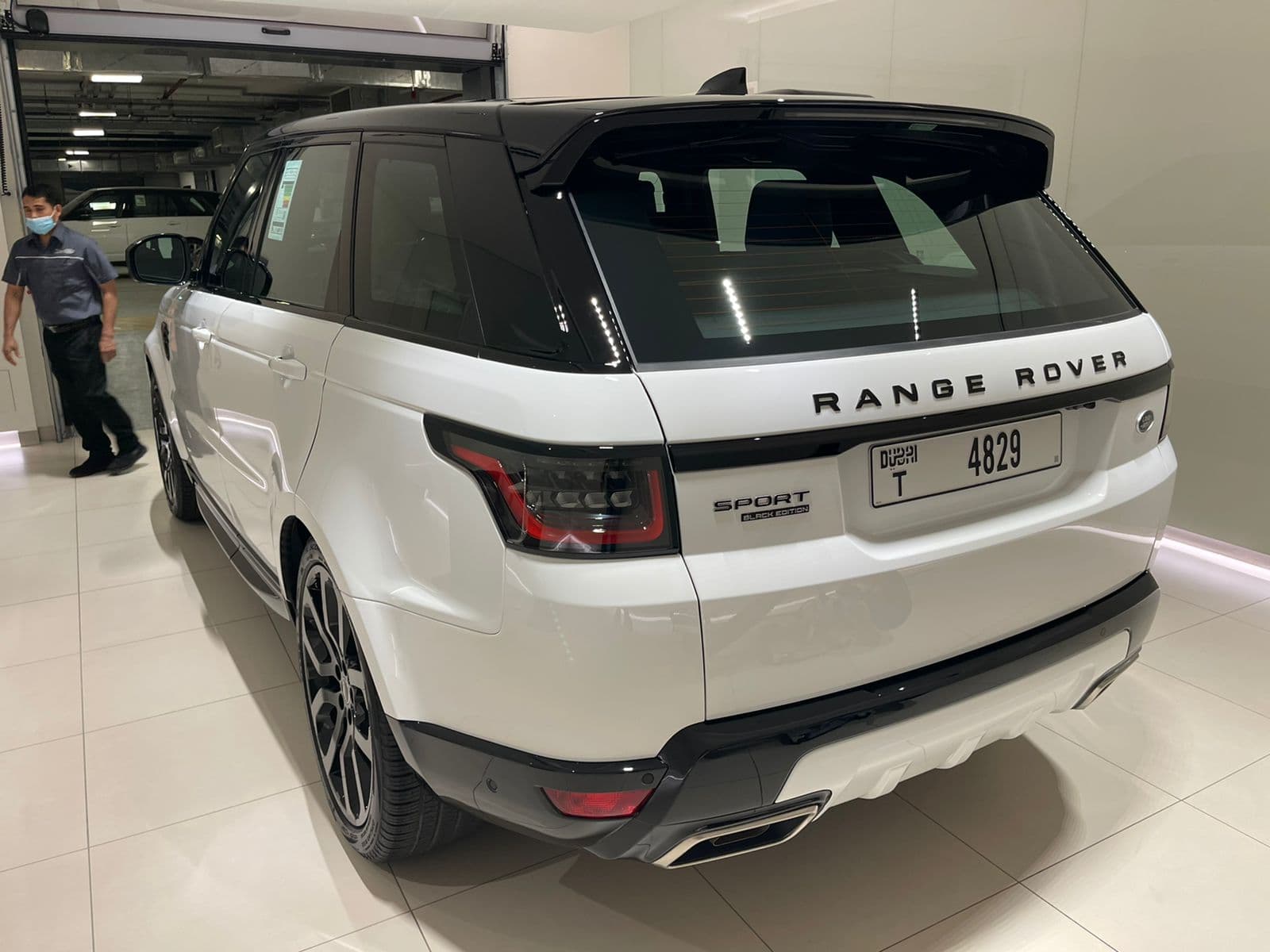 Land Rover Range Rover Sport HSE Black 2022 huren Dubai - Detailweergave