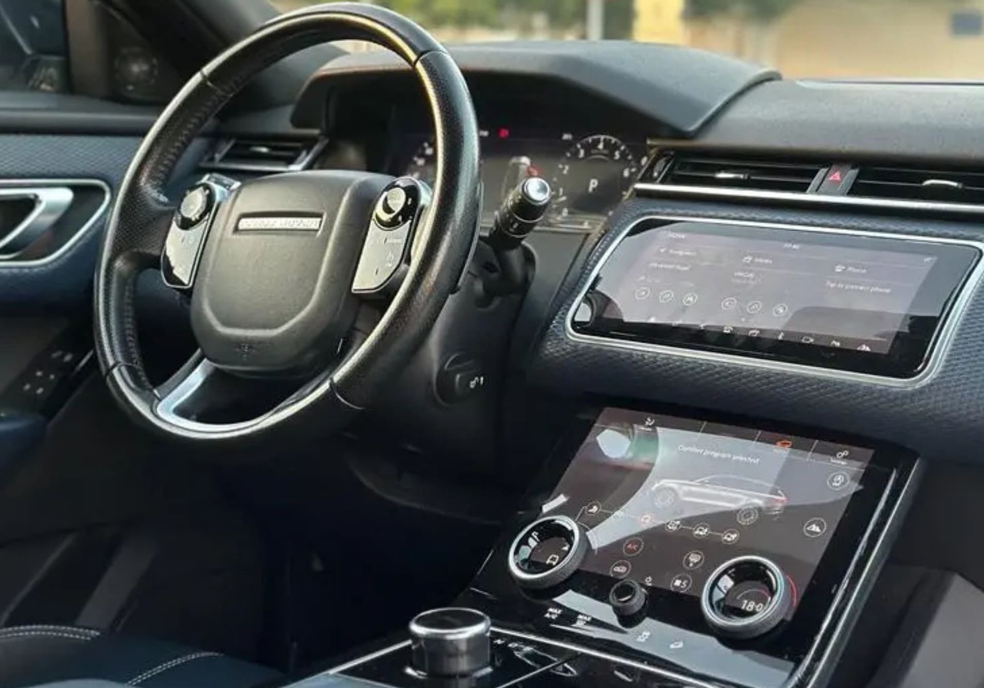 Land Rover Range Rover Velar 2019 huren Dubai - Detailweergave